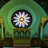 A dominare l�ingresso � il grande organo...